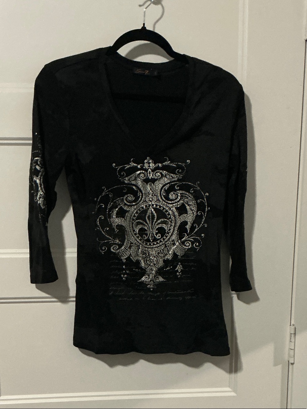 Seven7 Black Long Sleeve V-Neck Top with Silver Fleur-de-Lis Graphic